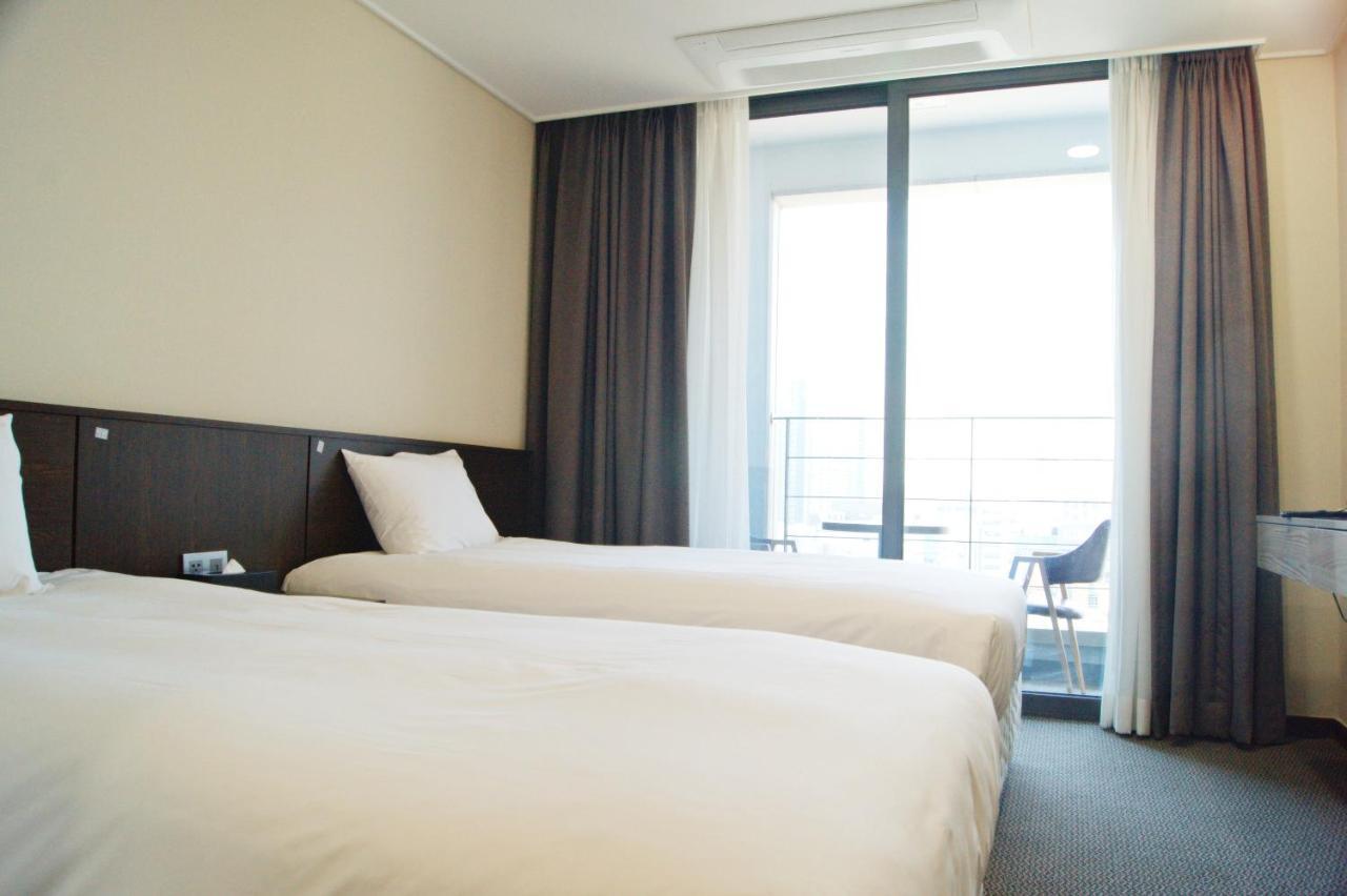 Riviera Incheon Airport Hotel Extérieur photo