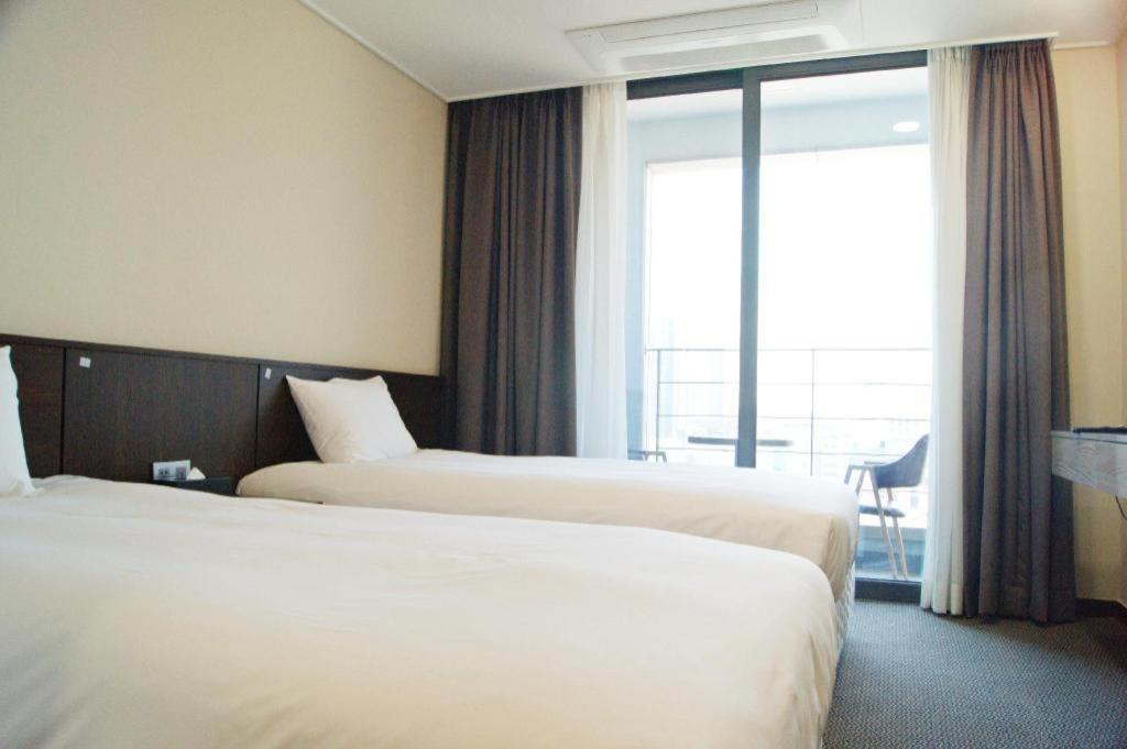 Riviera Incheon Airport Hotel Extérieur photo