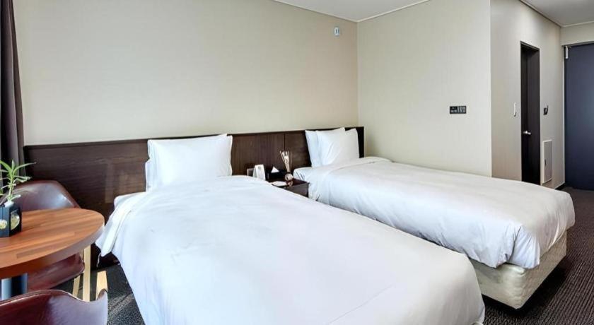 Riviera Incheon Airport Hotel Extérieur photo