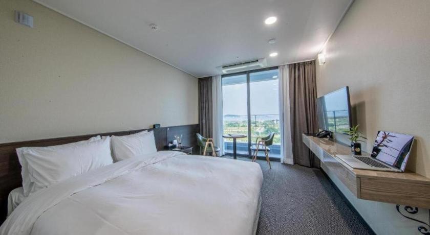 Riviera Incheon Airport Hotel Extérieur photo